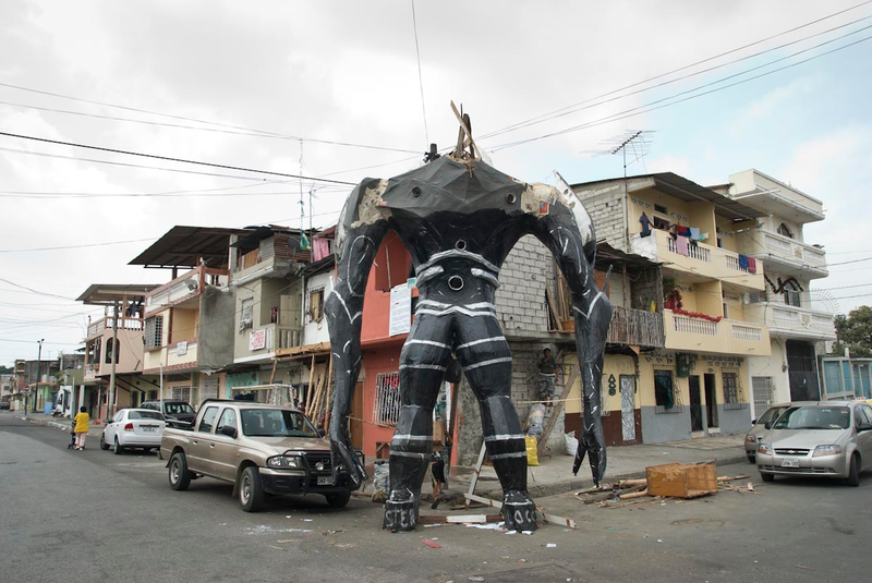 Illustration for article titled In Ecuador, insane giant sculptures of The Hulk and Hellboy invade on New Year's Eve